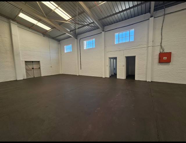 423M² WAREHOUSE TO LET IN MAITLAND